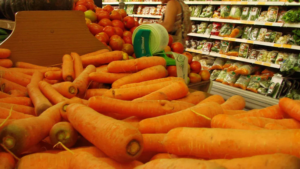 Cenoura e tomate são uns dos itens que mais aumentaram o preço ?- Foto: Débora Carvalho/G1