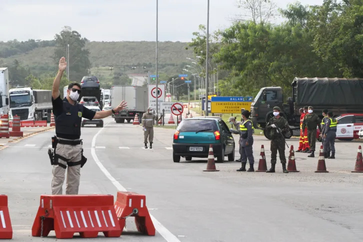 Ação da Polícia Rodoviária em rodovia: pedido de concurso se deve à reestruturação da PRF, segundo documento | Foto: Leone Iglesias ?- 23/04/2020