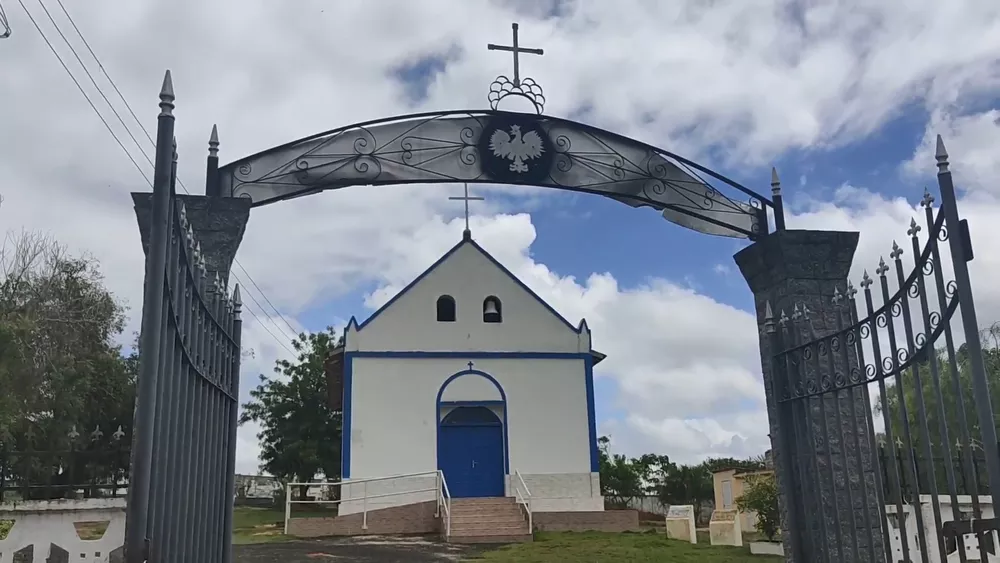 Capela e cemitério da Associação Polonesa de Água Branca é o local destinado ao sepultamento de imigrantes e descendentes. - Foto: Marcos de Jesus Oliveira Filho