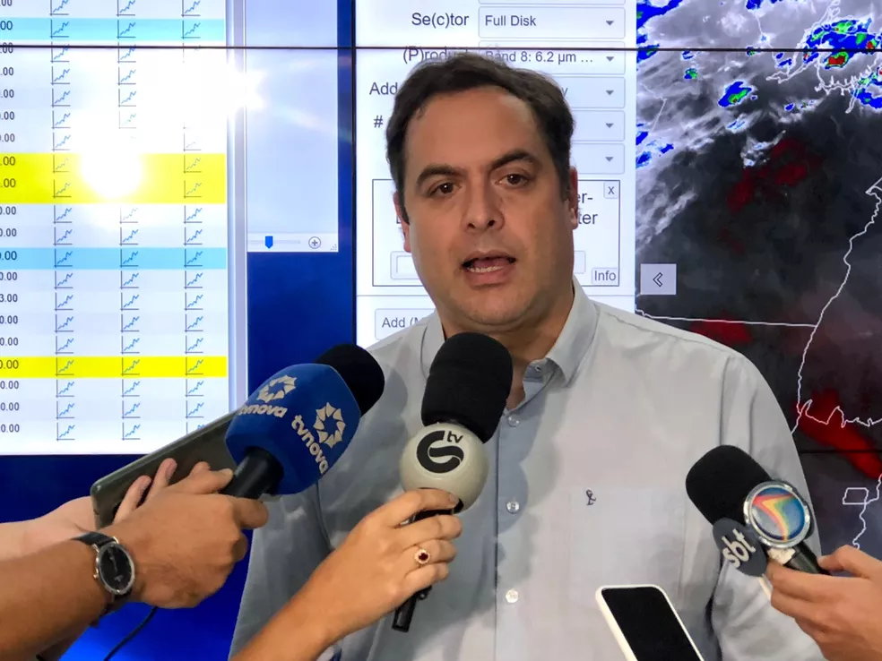 Governador de Pernambuco, Paulo Câmara, em coletiva neste domingo (29) - Foto: Augusto César/TV Globo