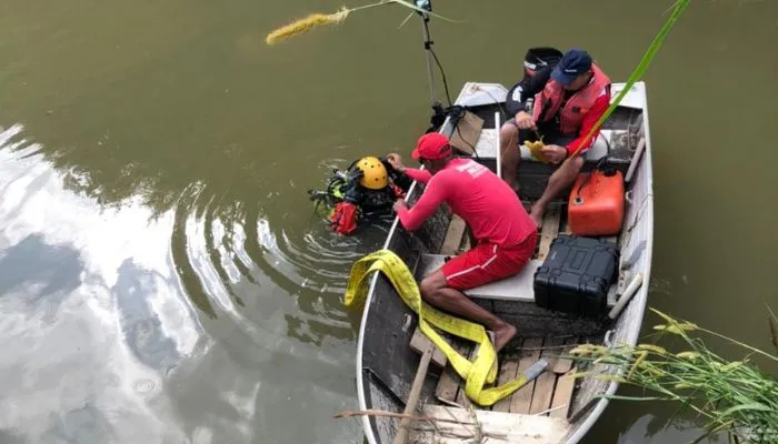 Corpos foram resgatados por bombeiros voluntários da região.- Foto: Divulgação/SESP