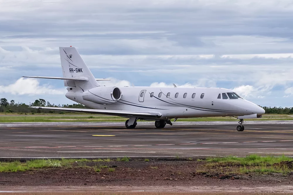 Avião de Neymar, modelo Cessna 680 Citation, parado na pista do aeroporto Internacional de Boa Vista ?- Foto: Renato Maia/Arquivo pessoal