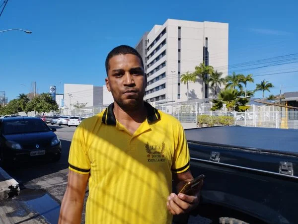 Weverton Coelho Bermudes utiliza senha para proteger aplicativo do banco. Crédito: Caroline Freitas