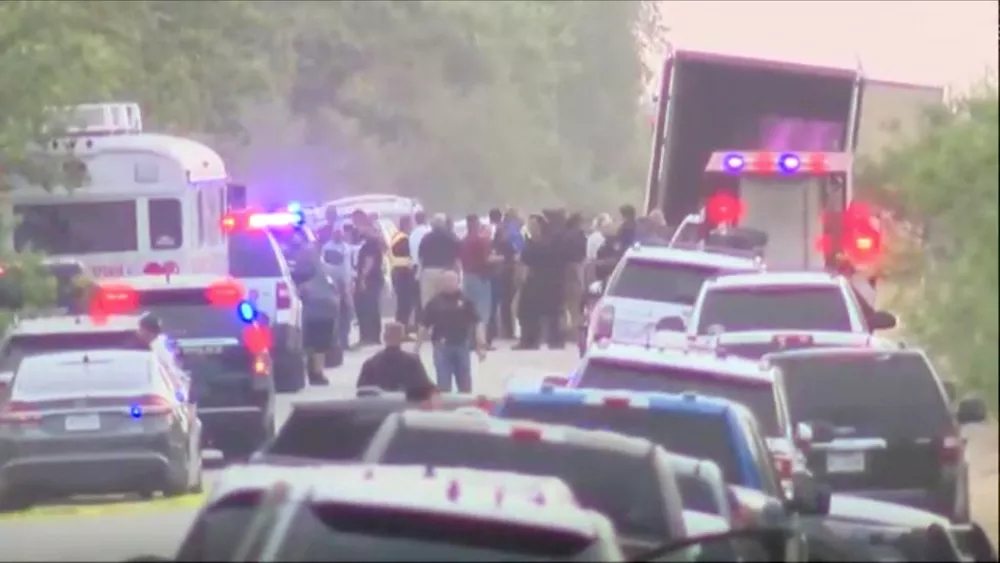 Mais de 40 são encontrados mortos dentro de caminhão nos EUA nesta segunda-feira (27). ?- Foto: ABC via Reuters