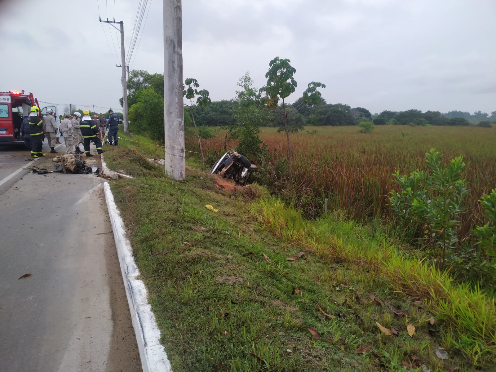 Carro ficou às margens da Rodovia Othovarino Duarte Santos, em São Mateus. Motorista estava sozinho. Foto leitor