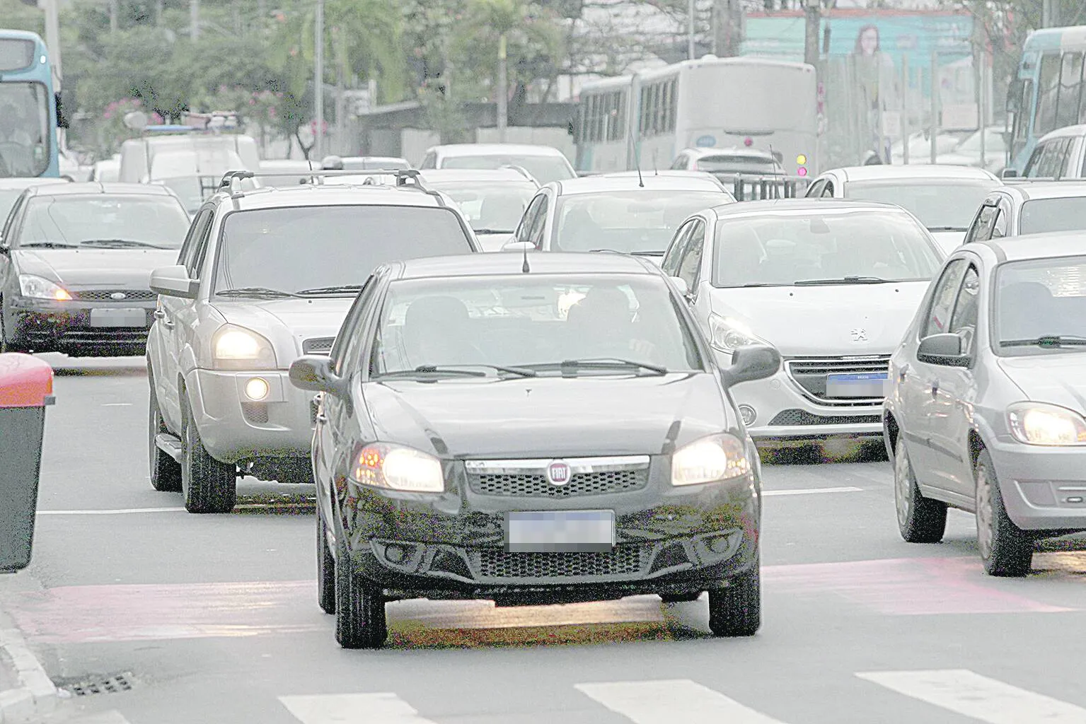 Para pagar o documento obrigatório, é preciso quitar todas multas em aberto de veículos como carros e motos