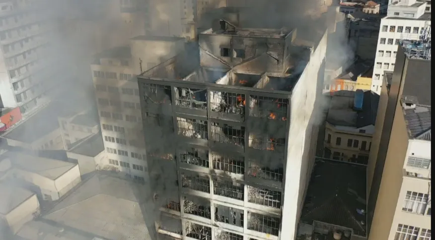 Imagens de drone do incêndio em SP na manhã desta segunda-feira (11) Reprodução/ CNN Léo Lopes, Danúbia Braga e Julyanne Jucáda CNN em São Paulo