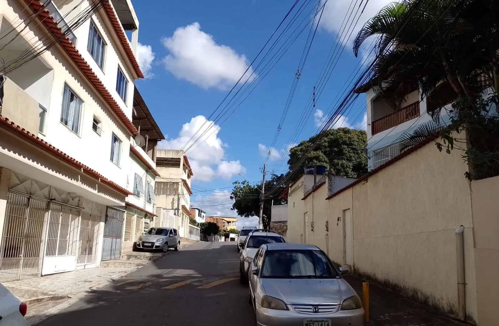 Rua em que aconteceu o crime - Foto/Fabio Nunes/AT