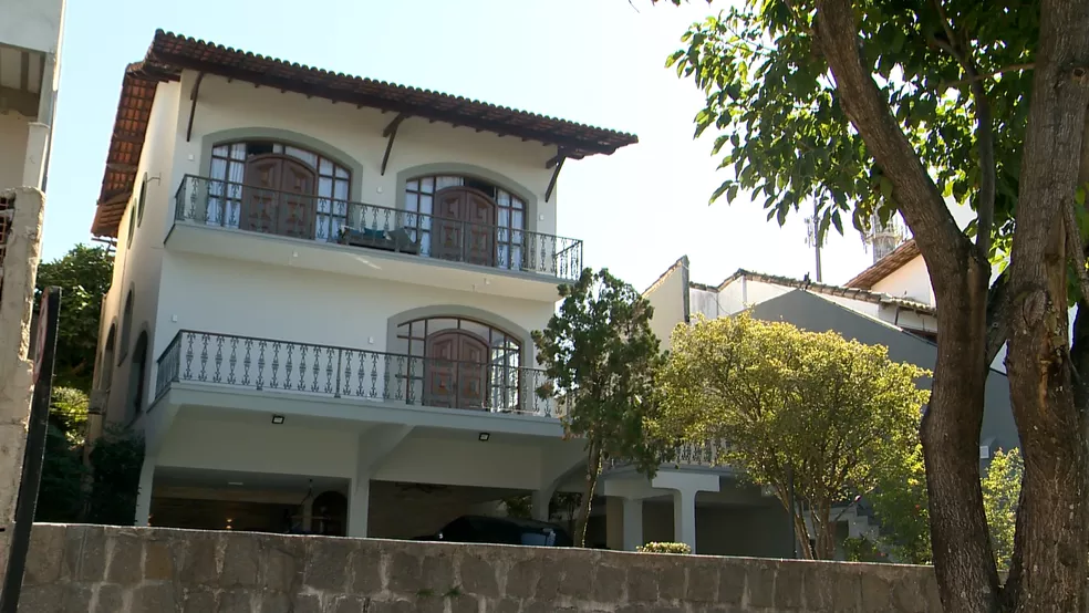 Casa de luxo invadida na Ilha do Boi, em Vitória �- Foto: Reprodução/TV Gazeta