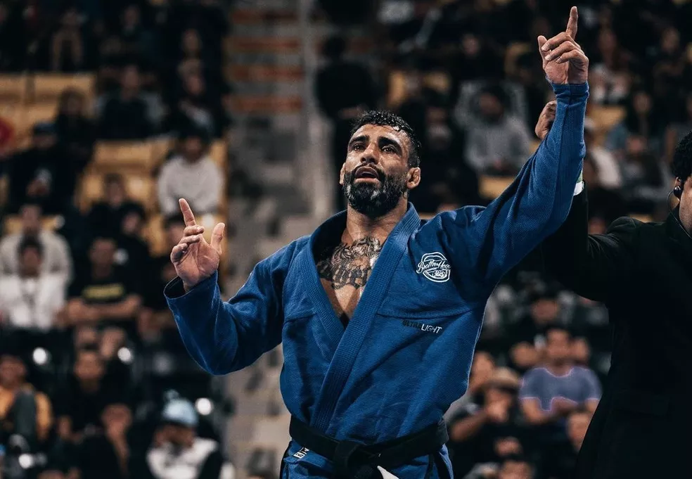 O lutador Leandro Lo, de 33 anos, durante um dos títulos que venceu na carreira de atleta.  Foto: Reprodução/Instagram