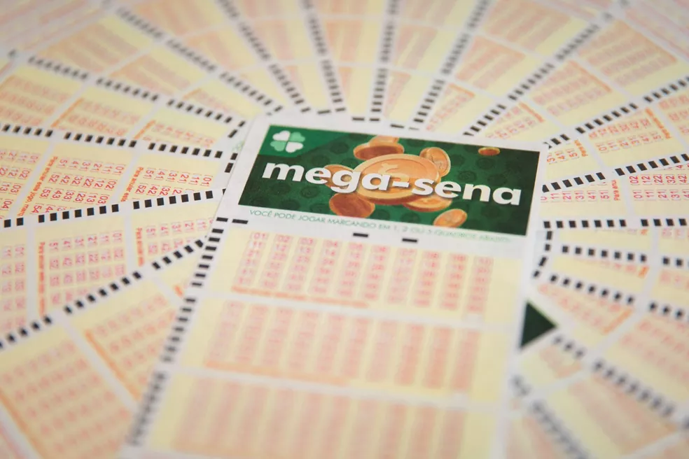 Aposta única da Mega-Sena custa R$ 4,50 e apostas podem ser feitas até as 19h - Foto: Marcelo Brandt/G1