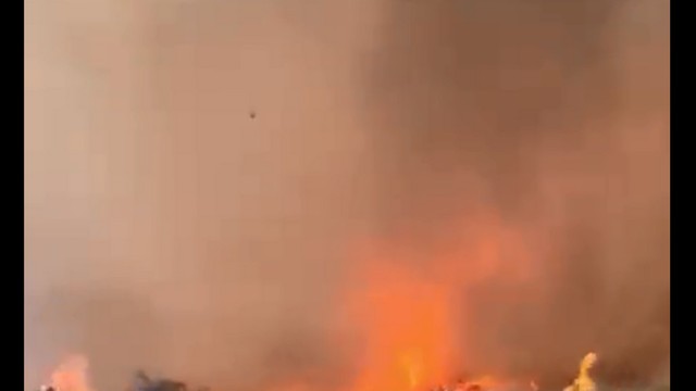 Tornado de fogo foi filmado por bombeiros Foto: Reprodução