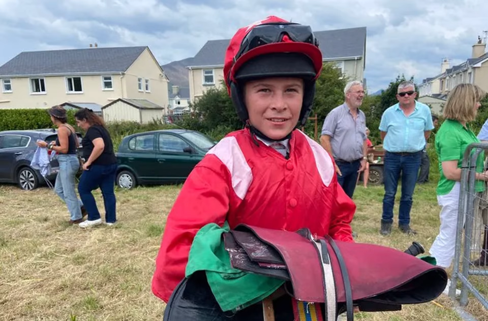 Menino de 13 anos morre após sofrer queda em prova de hipismo na Irlanda (Foto: Reprodução -Twitter)