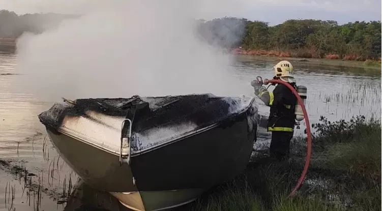 Rita de Cássia Fernandes Lirio, de 25 anos, morreu após a lancha onde ela estava com o marido e dois amigos explodir