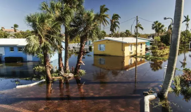 Diversas cidades na Flórida ficaram inundadas em virtude das chuvas Foto: EPA / Ansa - Brasil