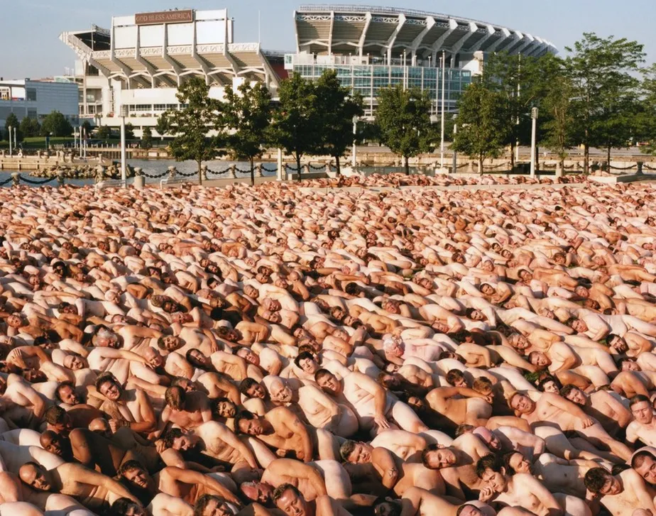 Spencer Tunick, de 69 anos, é um fotógrafo dos Estados Unidos conhecido por fotografar grandes aglomerações de pessoas em corpo nu - Foto - Spencer Tunick