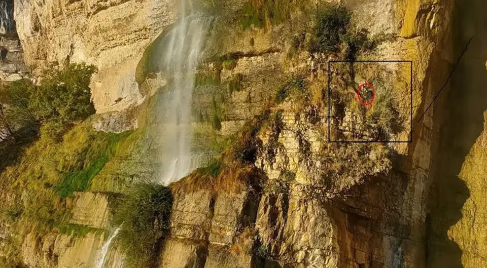 Jovem francês segue o Google Maps, se perde e passa a noite pendurado em um penhasco (Foto: Divulgação/CRS ALPES)