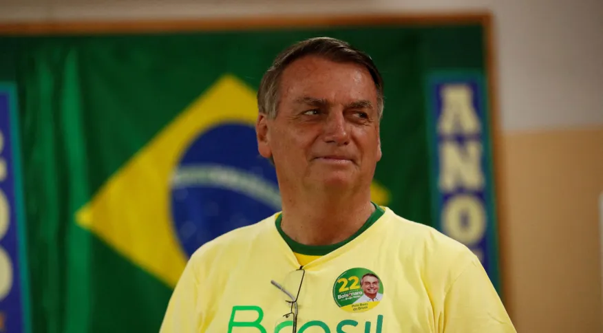 Presidente Jair Bolsonaro após votar em escola no Rio de Janeiro - Prado/Pool via REUTERS