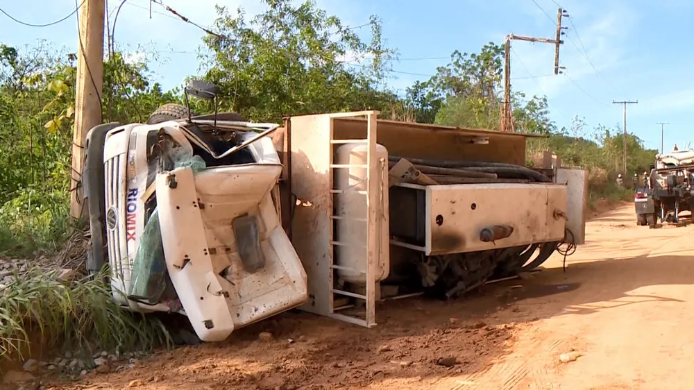 Três trabalhadores ficam feridos após saltarem de caminhão em movimento em Sooretama, Norte do Espírito Santo - Foto: Reprodução/TV Gazeta