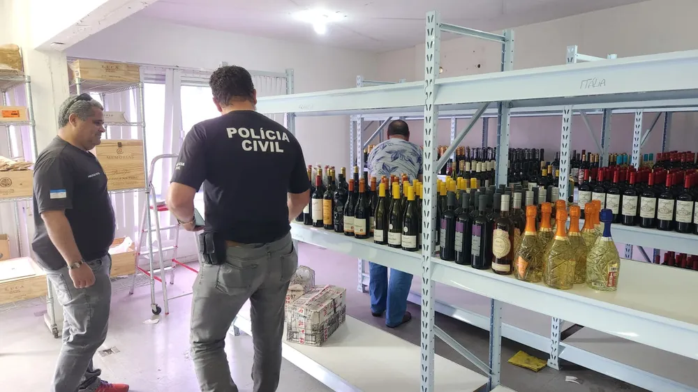 Polícia realiza operação de combate ao comércio clandestino de vinhos no ES - Foto: Divulgação/ Polícia Civil