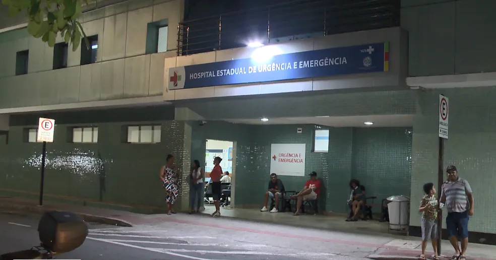 Homem baleado foi levado para hospital de Vitória mas acabou morrendo  Foto: Reprodução/TV Gazeta