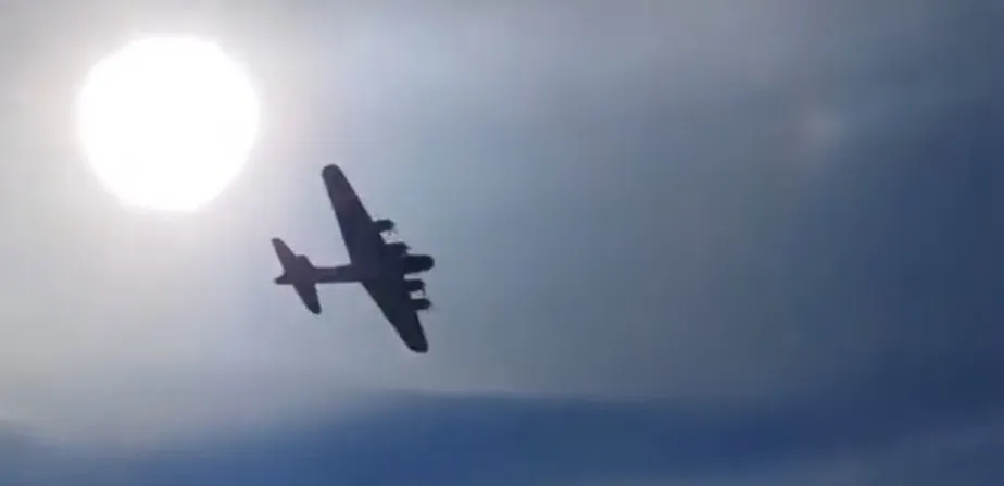 Aviões da 2º Guerra Mundial colidiram durante apresentação nos EUA - Foto - Reprodução