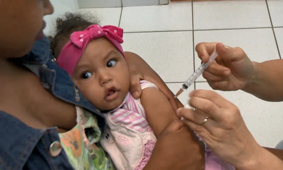 Número de crianças vacinadas contra Covid-19 entre 6 meses e 3 anos está baixo no ES - Foto: Reprodução/TV Gazeta