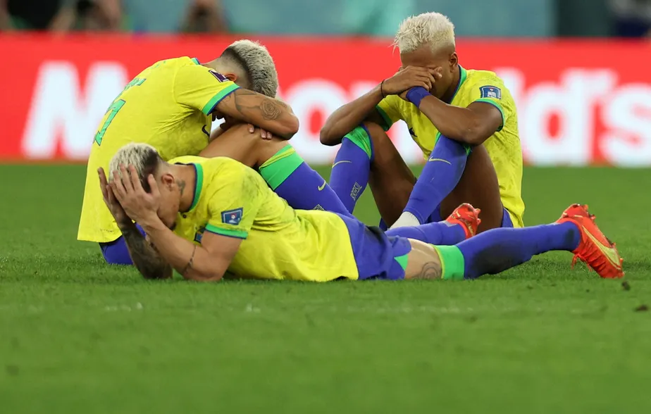 Jogadores do Brasil choram após eliminação para a Croácia - Foto/Adrian DENNIS / AFP