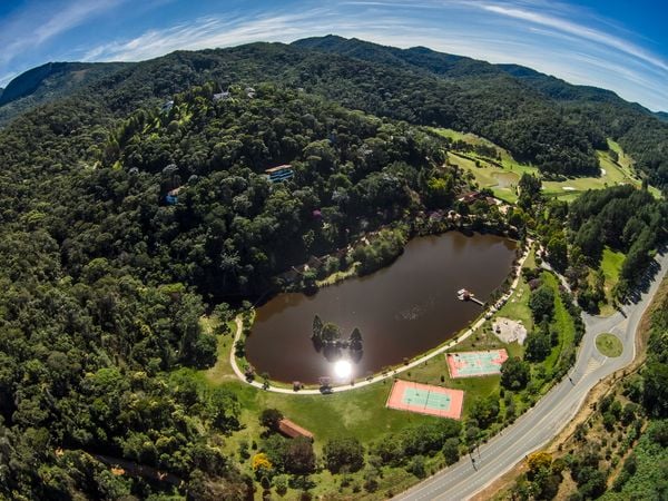 Conectada aos parques Pedra Azul e Forno Grande, a Reserva Ambiental Águia Branca forma um corredor ecológico na região das Montanhas capixabas. (Leonardo Merçon/Águia Branca/Divulgação)