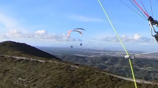 Parapentes se chocam no ar em Portugal Foto: Reprodução/Twitter