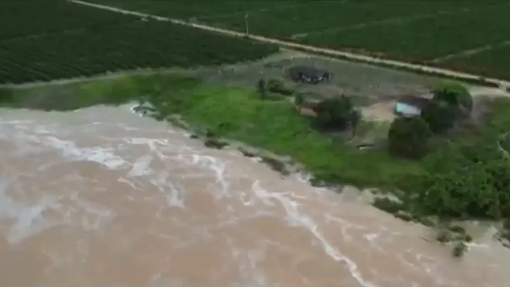 Devido às chuvas, três represas se rompem em Jaguaré, Região Norte do ES ?- Foto: Reprodução/TV Gazeta