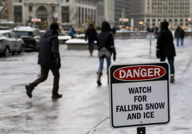 Aviso de perigo sobre gelo e neve em Chicago, nos EUA Foto: EPA / Ansa - Brasil