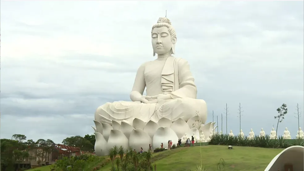 Buda gigante em Ibiraçu chama a atenção de quem passa pela BR-101 no ES - Foto: Reprodução/TV Gazeta