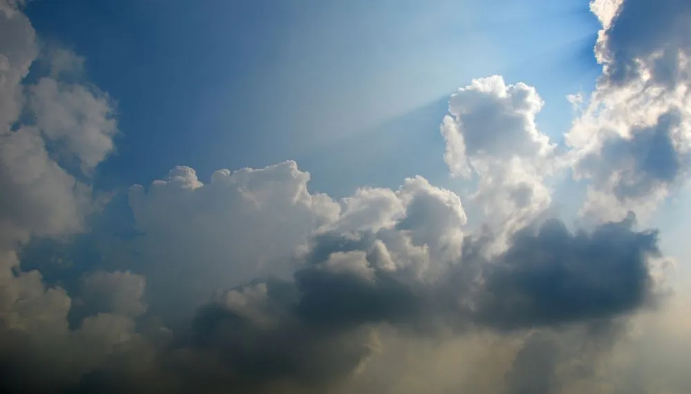 Foto: Reprodução/Sol entre nuvens predomina a previsão de sexta-feira, sábado e domingo