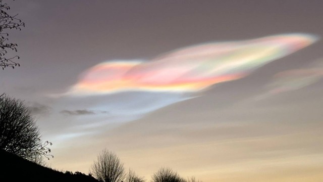 Foto mostra uma nuvem madrepérola nos céus da Escócia Foto: Reprodução