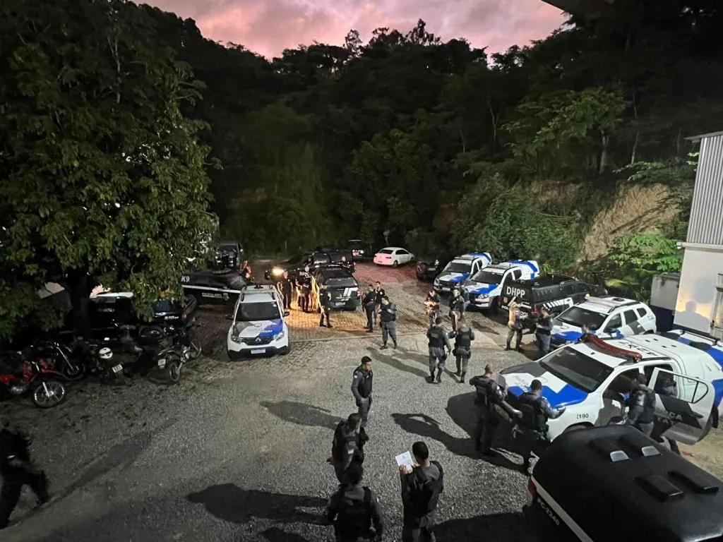 Equipe durante ação para cumprimento dos mandados | Foto: Divulgação/Sesp