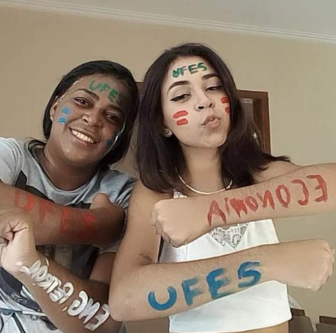 Foto: Reprodução/Arquivo Pessoal | Raquel Guilhermino, de 39 anos, e a filha, Karinny Keterly Ferreira, de 18 anos, estudaram juntas e foram aprovadas na Universidade Federal do Espírito Santo (Ufes)