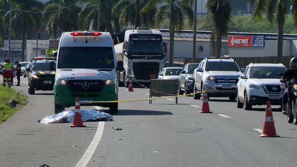 Homem morre ao ser atropelado e arrastado ne BR-101 em Viana, no ES.  Foto: Reprodução/TV Gazeta