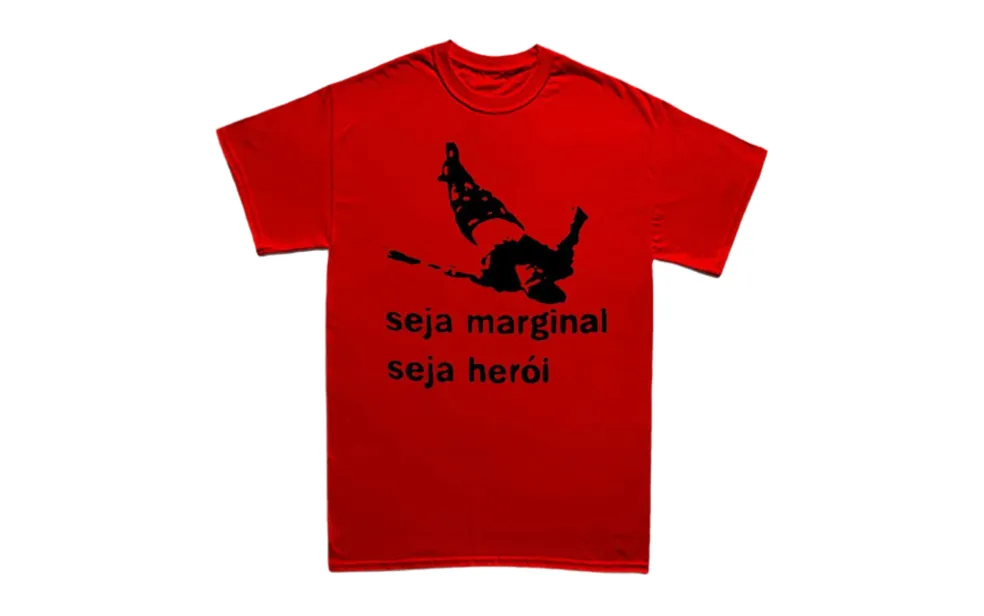 Camiseta com a frase "Seja Marginal, Seja Herói", fazendo alusão à obra de Hélio Oiticica - Foto: Arquivo pessoal