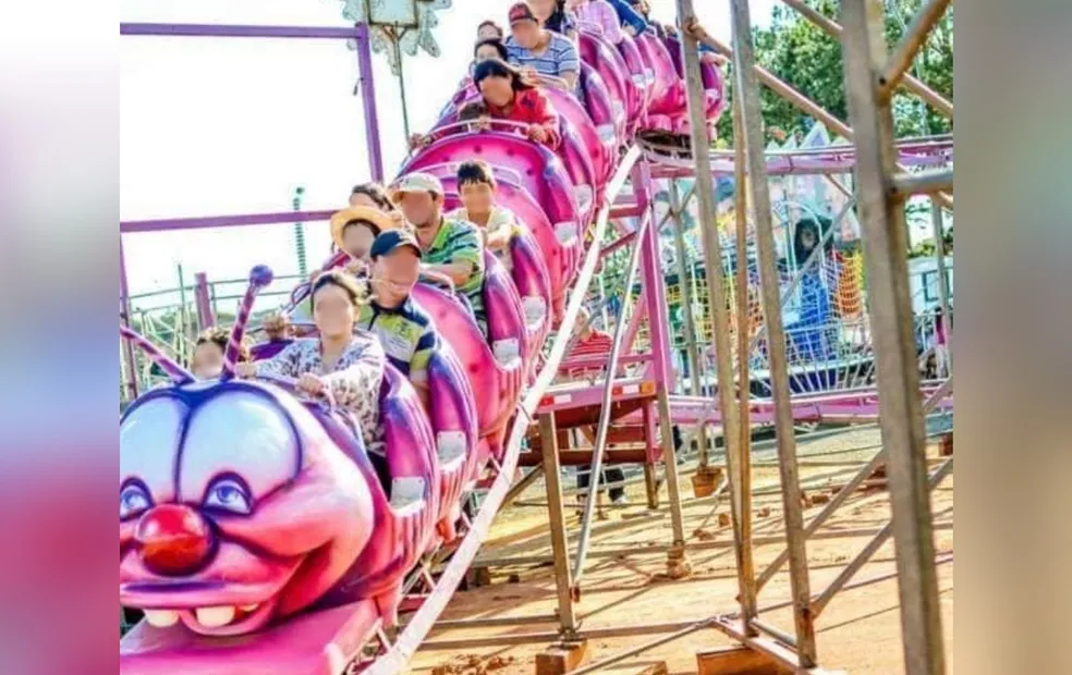 Brinquedo de parque de diversões descarrila e deixa feridos em Itapeva (SP) ?- Foto: Riquinho Park/ Reprodução