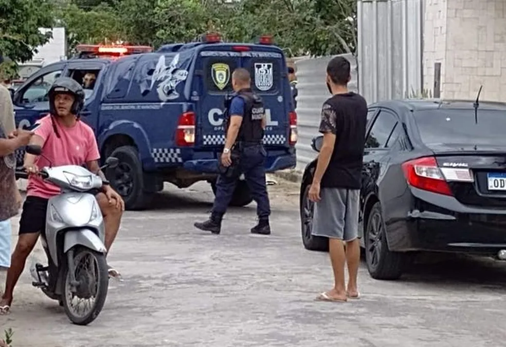 Com vários agentes na ação, troca de tiros assustou os moradores próximos à Delegacia de Itapemirim, no Sul do ES ?- Foto: Tairone Brasil