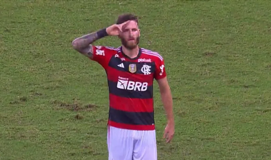 Leo Pereira marcou, de cabeça, o gol da vitória do Flamengo sobre o Corinthians - Foto -Reprodução