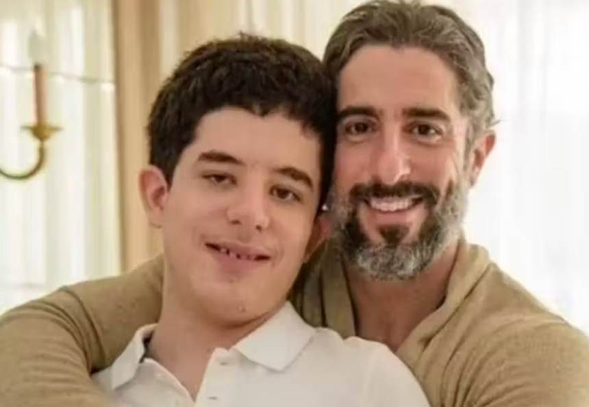 Marcos Mion e o filho Romeo. A homenagem pelos 18 anos comoveu as redes - Foto: reprodução / Instagram|Mion