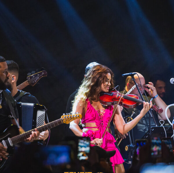 Foto: Reprodução / Lucy Alves durante o Festival de Itaúnas.