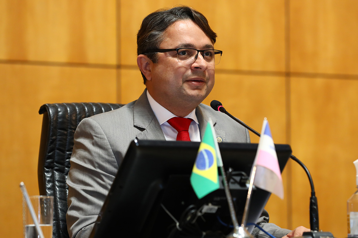 Vandinho Leite argumenta que muitas vítimas não têm possibilidade de requerer proteção policial / Foto: Pixabay (capa) / Lucas S. Costa (interna)