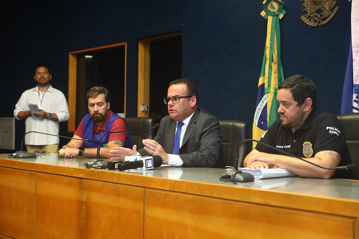 Marcelo Silva (ANP), deputado Denninho Silva e o delegado Eduardo Passamani detalharam esquema / Foto: Lucas S. Costa