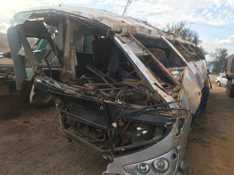 Ônibus que levava torcedores do Corinthians é levado para pátio da PRF em Itatiaiuçu (MG) - Foto: Saulo Luiz