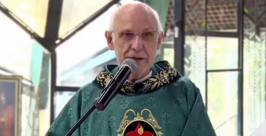 Padre Júlio Lancellotti recebe bilhete com ameaça e se pronuncia: 'Colocaram com o portão fechado'  Foto: Reprodução/ Instagram