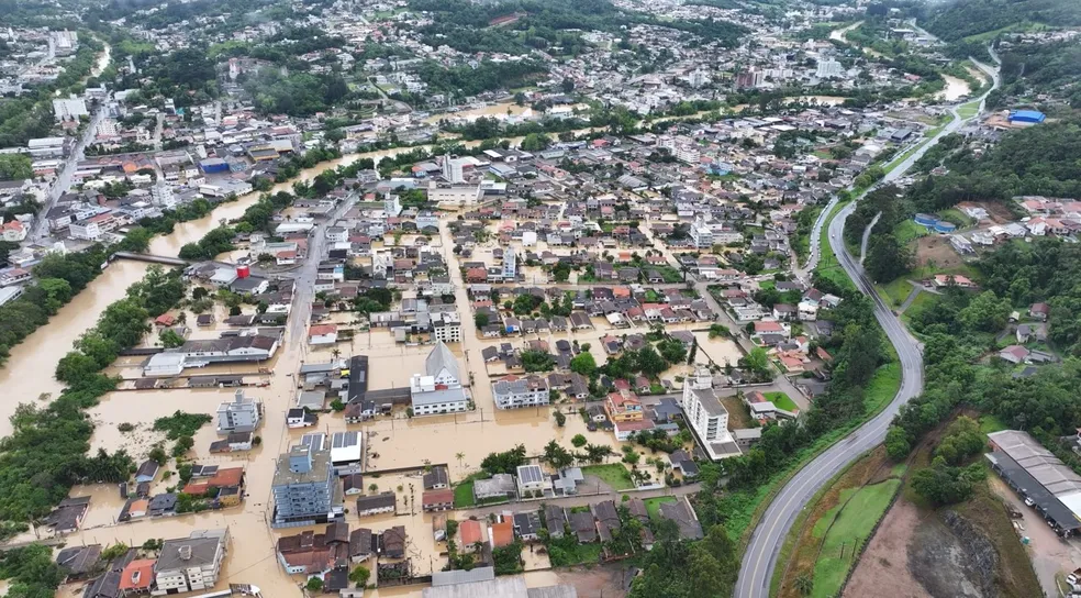 Bairro Canoas foi um dos mais afetados pela enchente em Rio do Sul ?- Foto: Rafael Dell Antonia/ @riodosuldoalto