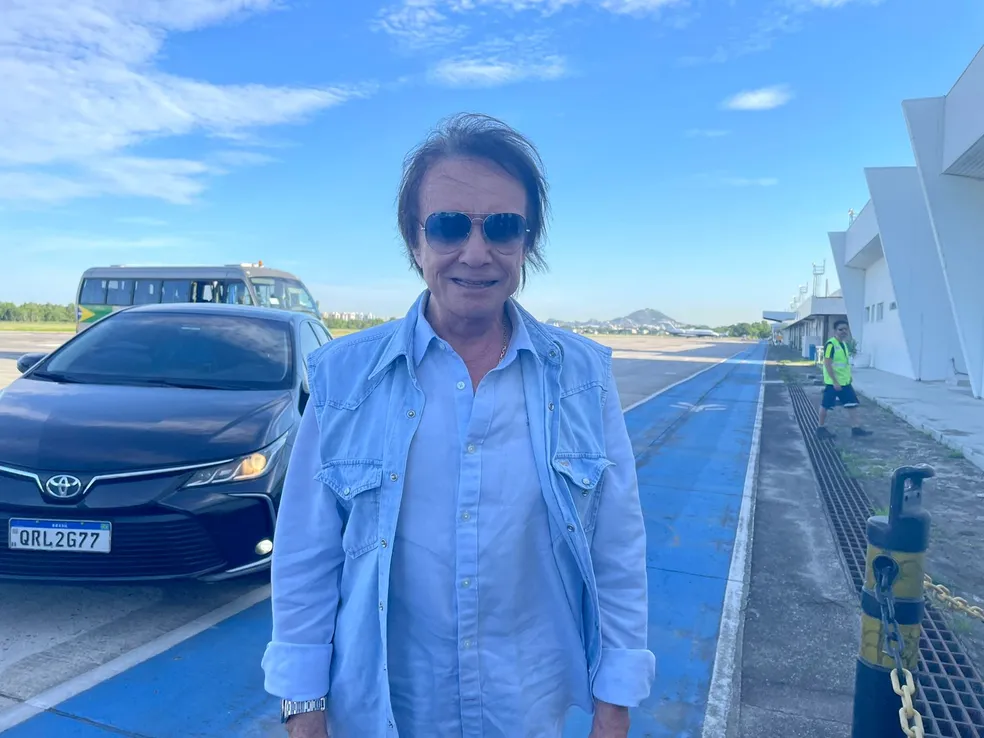 Roberto Carlos no aeroporto de Vitória em sua última visita ao estado para comemorar 82 anos de vida - Foto: Viviane Lopes